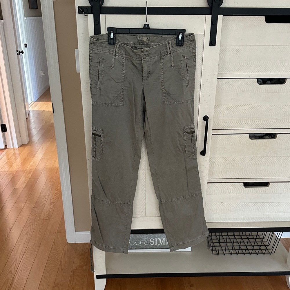 American Eagle low rise cargo pants